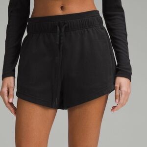Lululemon Inner glow short black